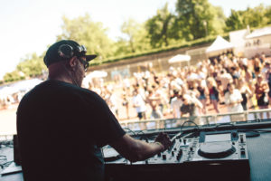 Foto Onstage von Dennis Paulisch, DJ beim GuteZeit Festival in Konstanz